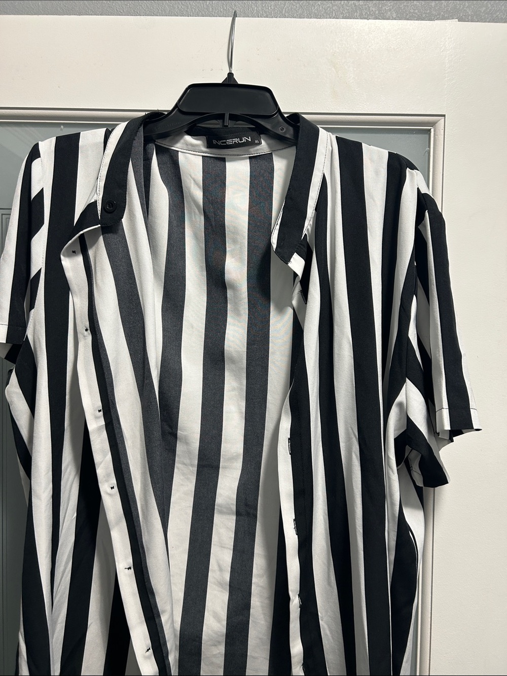 Men's Black & White Vertical Stripe Short Sleeve Button-Up Shirt